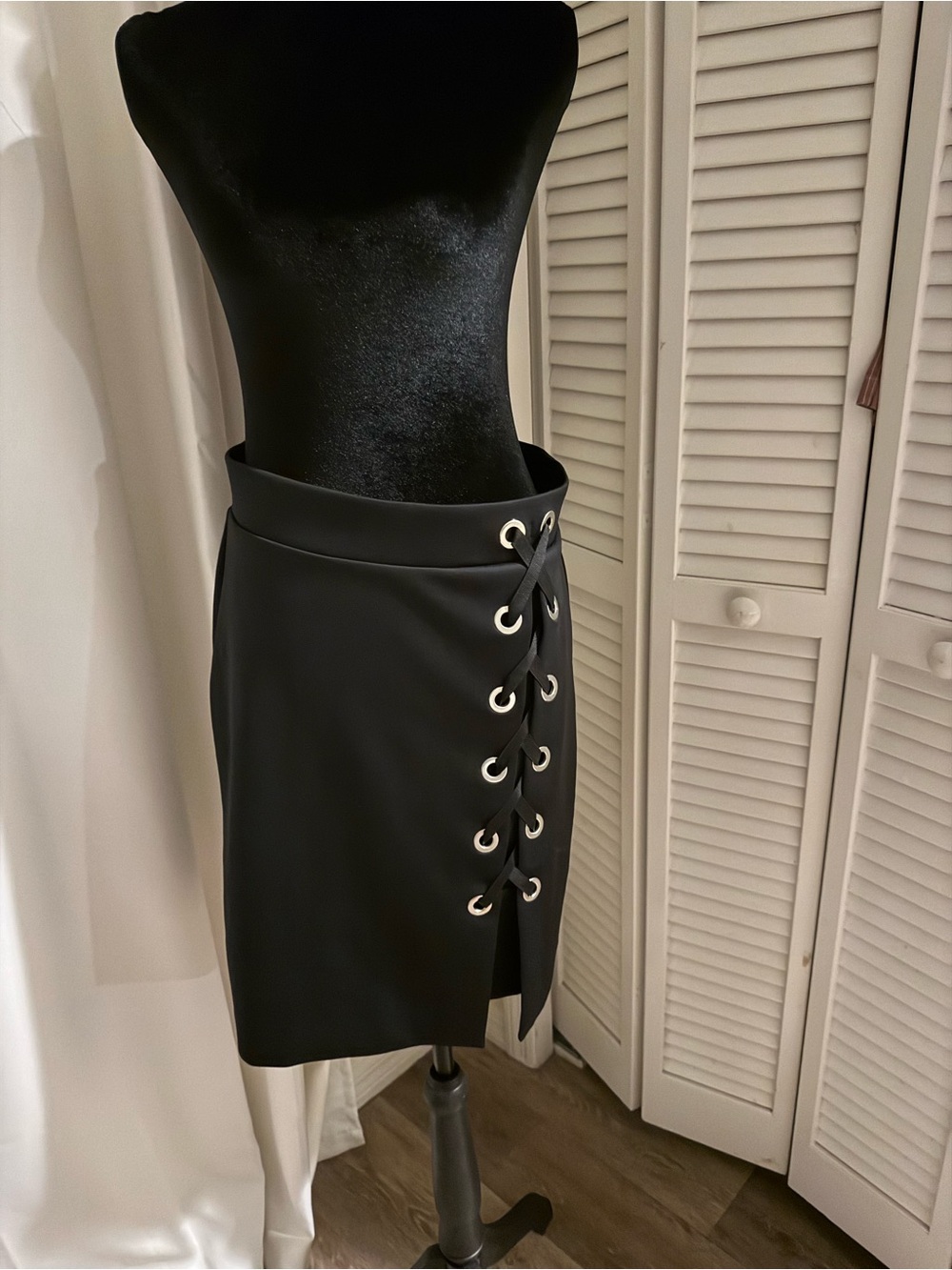BOLD elements Black Lace-Up Circle Skater Mini Skirt